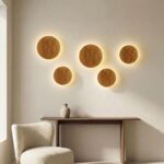 Runde LED-Wandleuchte aus Holz