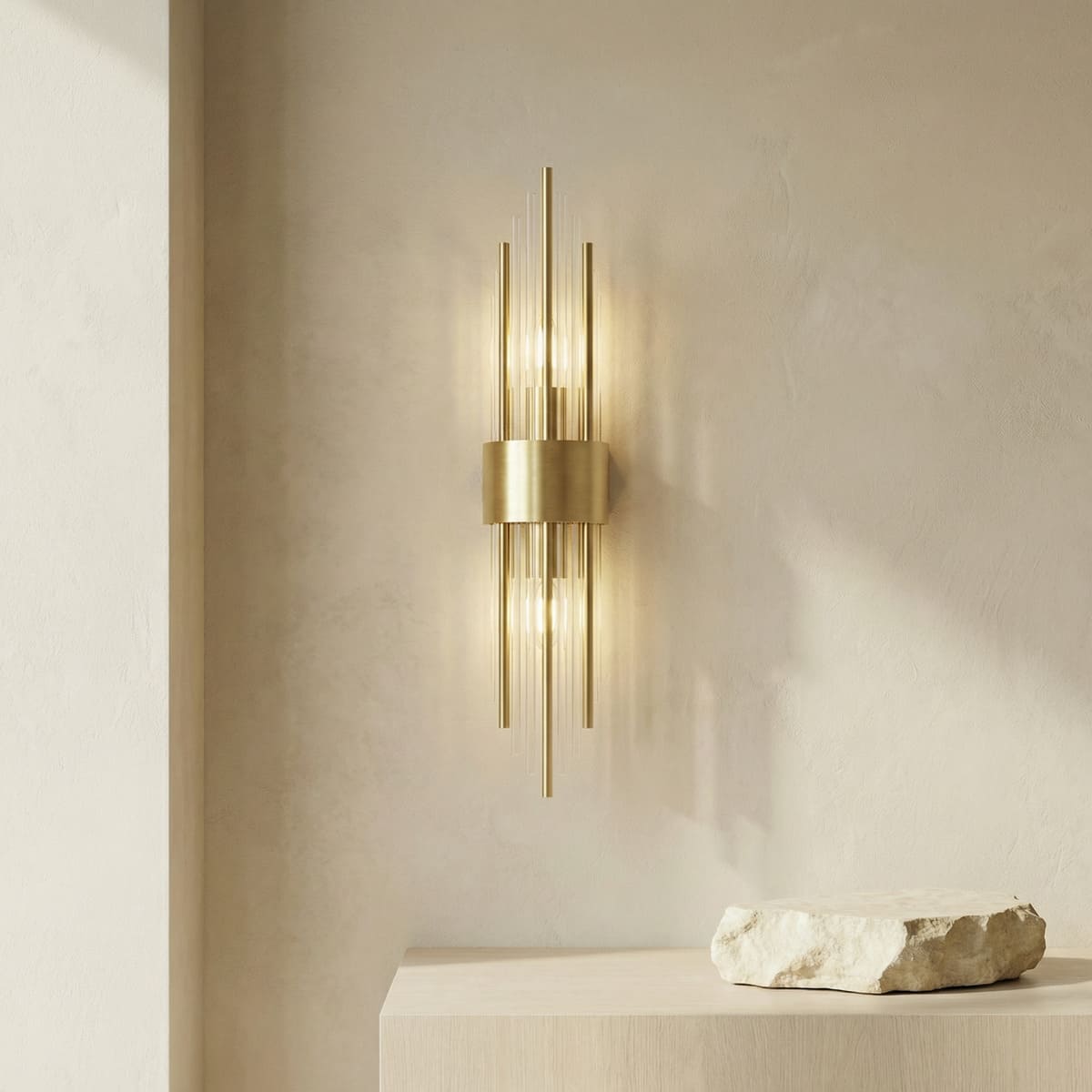 Goldfarbene Wandleuchte mit modernem Design