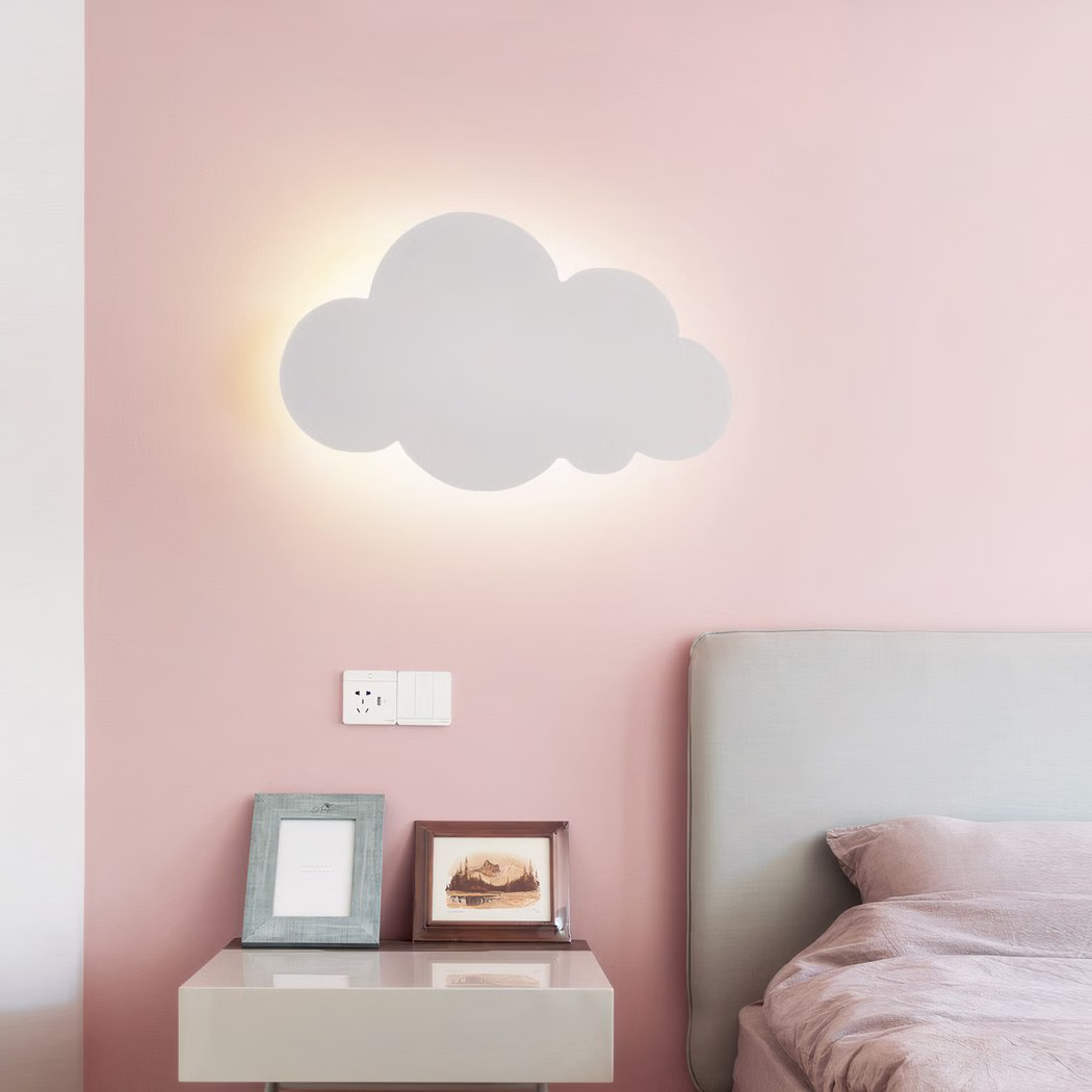 Minimalistische Wandleuchte in Wolkenform für Kinderzimmer — Rückseite