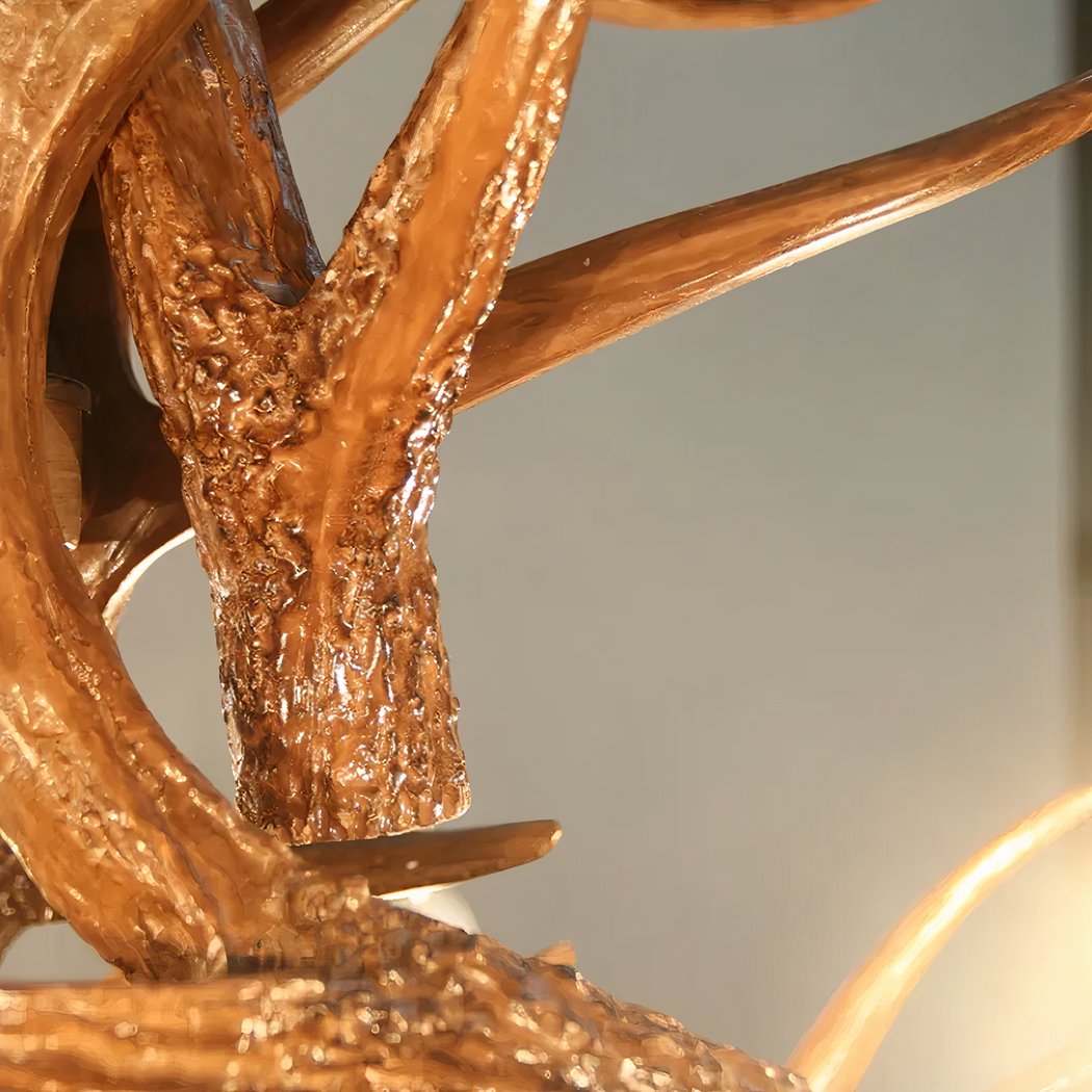 Barocker Kronleuchter mit Hirschgeweihaufhängung — Detailaufnahme