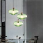 Grüne Hängeleuchte aus Glas im modernen Stil — Detailaufnahme