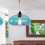 Hängeleuchte aus mundgeblasenem Glas in blau mit kreativem Retrodesign — Hauptansicht