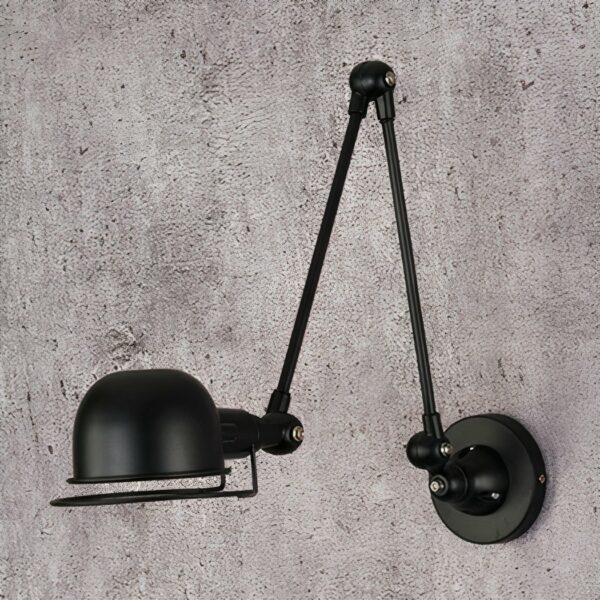 Industrielle LED-Wandleuchte in Retro-Schwarz mit einstellbarer Helligkeit auf grauem Hintergrund