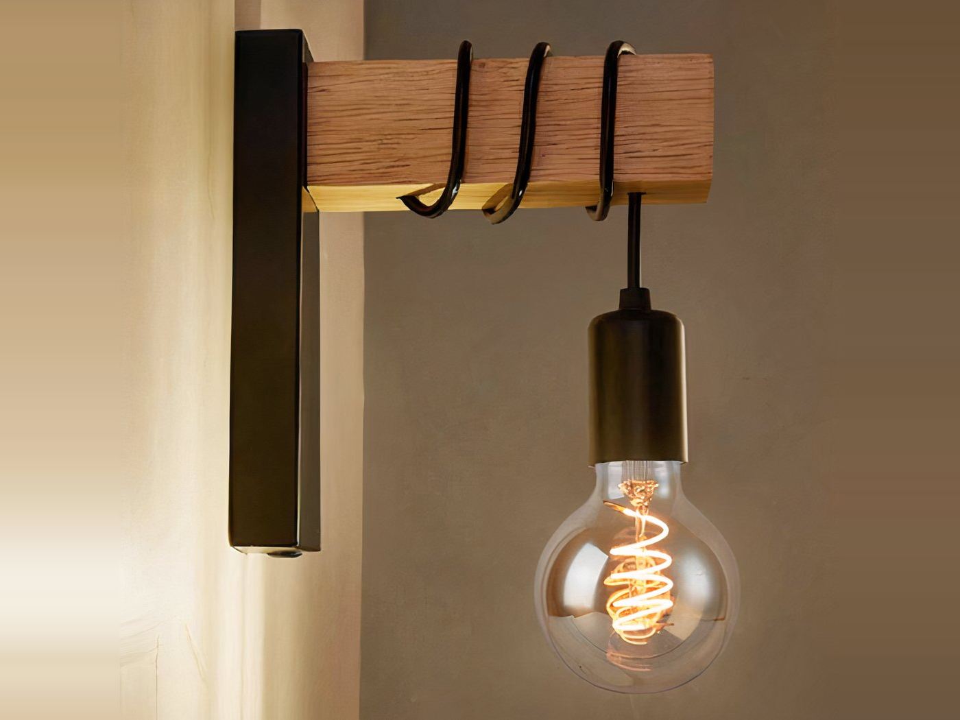 Industrielle Retro-Wandleuchte aus Holz, Detailaufnahme