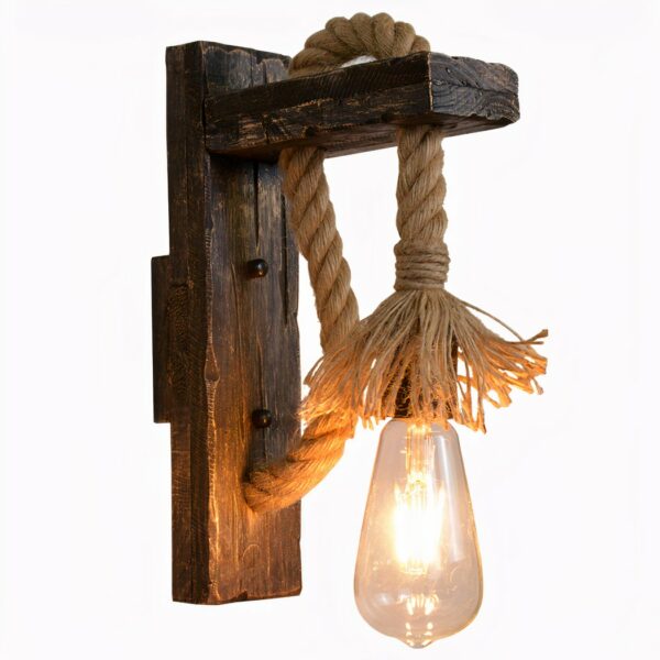 Industrielle Vintage-Wandleuchte aus Hanfholz mit weißem Hintergrund und Beleuchtung