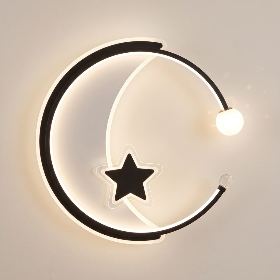 Kinder-Deckenleuchte Sternenhimmel, schwarz-weißer Ring mit Mond, Stern und Kugel, von vorne an der Decke