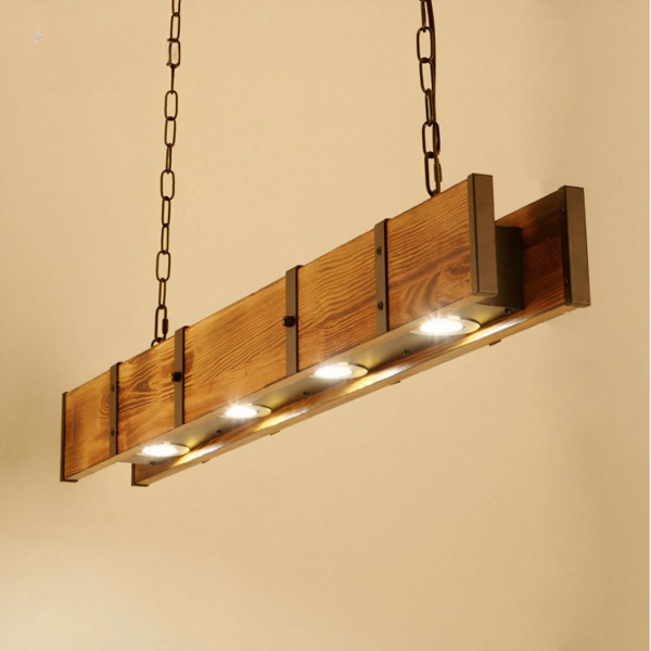 LED-Holzkronleuchter im Vintage-Stil mit beigem Hintergrund