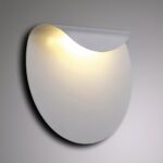 Minimalistische weiße Wandleuchte