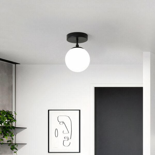 Runde LED-Badezimmer-Hängeleuchte aus Glas und Eisen auf grauem Hintergrund mit einem Bild