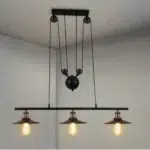 Schwarze Vintage Industrie-Hängeleuchte mit 3 Lampen und schwarzer Metallrolle — weitere Detailansicht