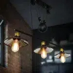 Schwarze Vintage Industrie-Hängeleuchte mit 3 Lampen und schwarzer Metallrolle — Rückseite