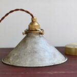 Vintage-Hängeleuchte aus Eisen im Industriestil — Detailaufnahme