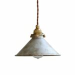 Vintage-Hängeleuchte aus Eisen im Industriestil — Materialdetail