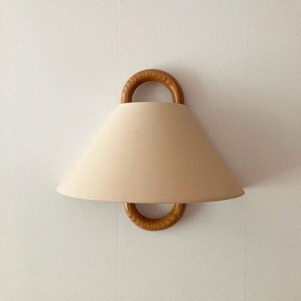 Vintage-Wandleuchte aus Holz und Lampenschirm aus beigem Stoff