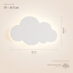 Abmessungen der Wolken-Wandleuchte: 30 cm breit und 18,5 cm hoch, etwa so groß wie ein A4-Blatt