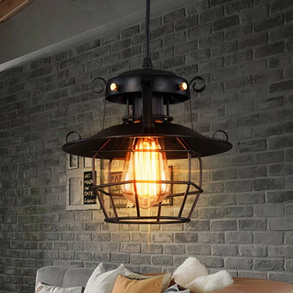 Kronleuchter suspendu LED vintage et industriel en métal allumé sur fond gris