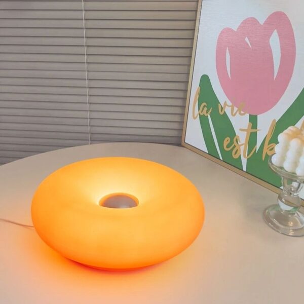 Praktisch & flexibelBauhaus Tischlampe mit USB – Donut-Design & Ambientebeleuchtung