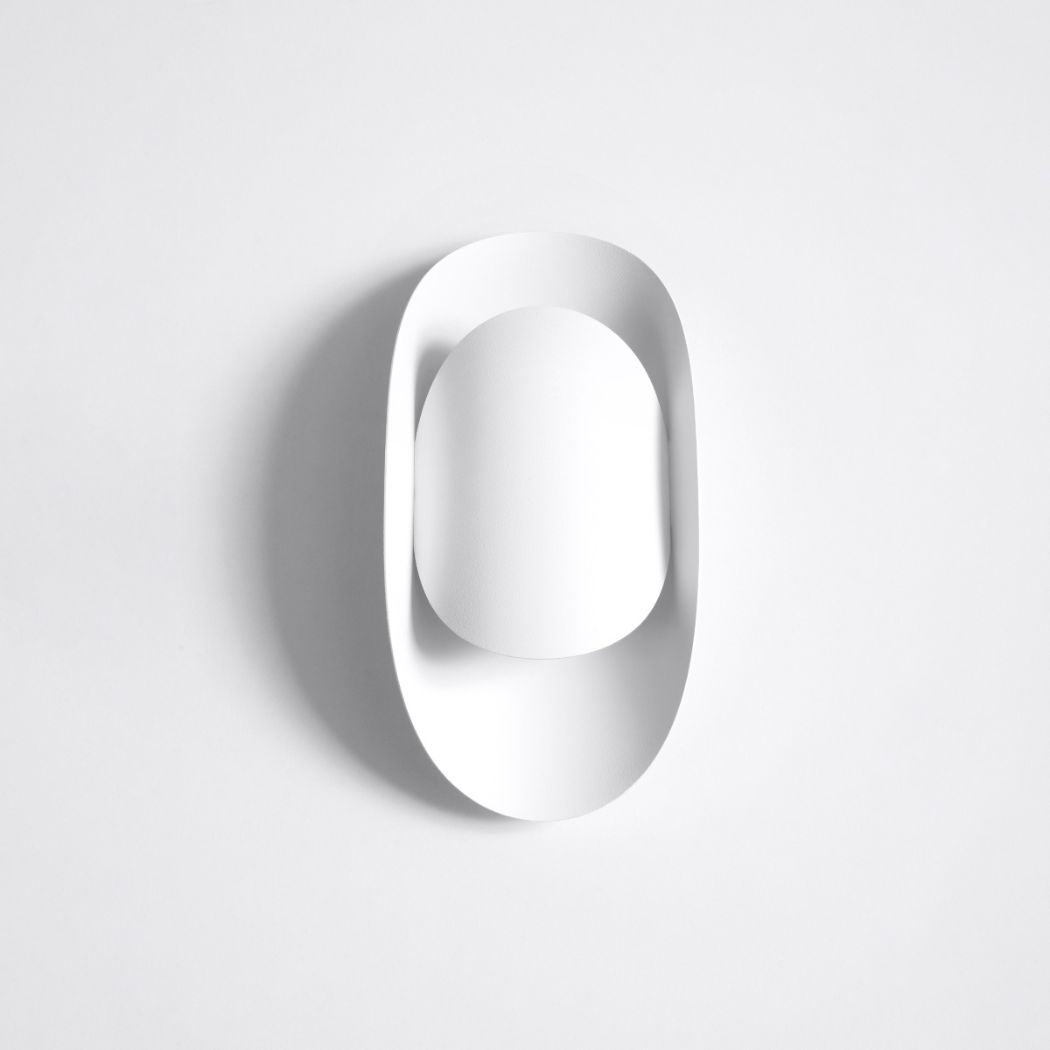 Elegante Design-Wandleuchte aus Stahl
