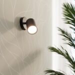 Wandleuchte mit verstellbarem Spot aus Metall
