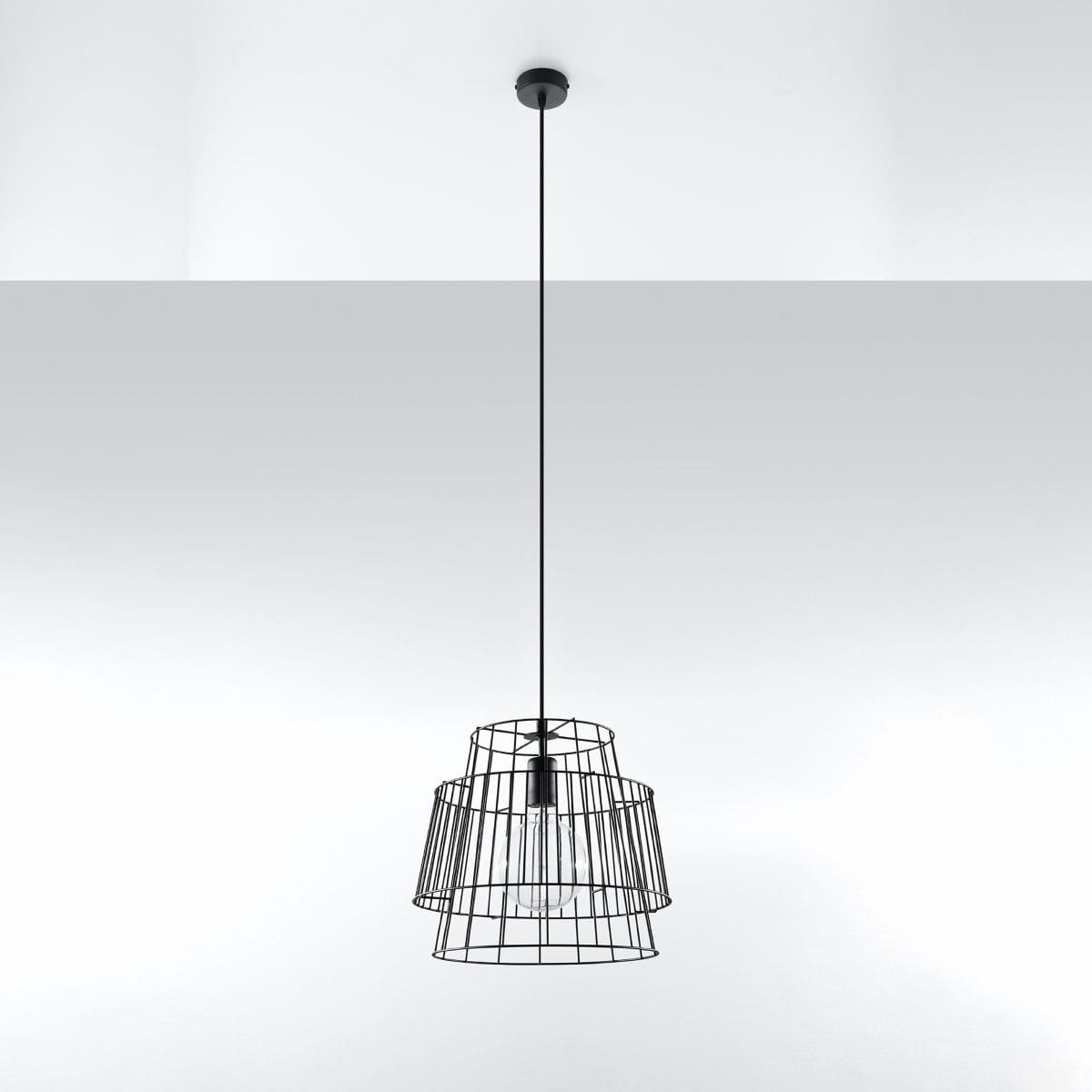 Skandinavische Pendelleuchte mit geometrischem Lampenschirm