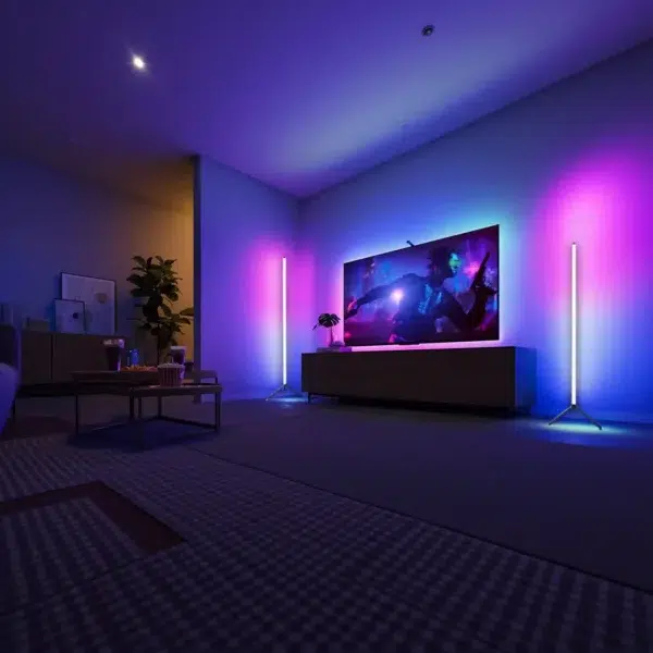 Lampadaire intelligent LED d’angle, design noir moderne, lumière RGB personnalisable, 120 cm, atmosphère créative et élégante dans un salon contemporain.
