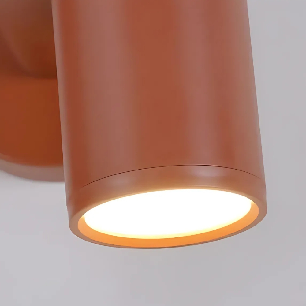 Design-Wandleuchte mit Doppelstrahl — im Raum