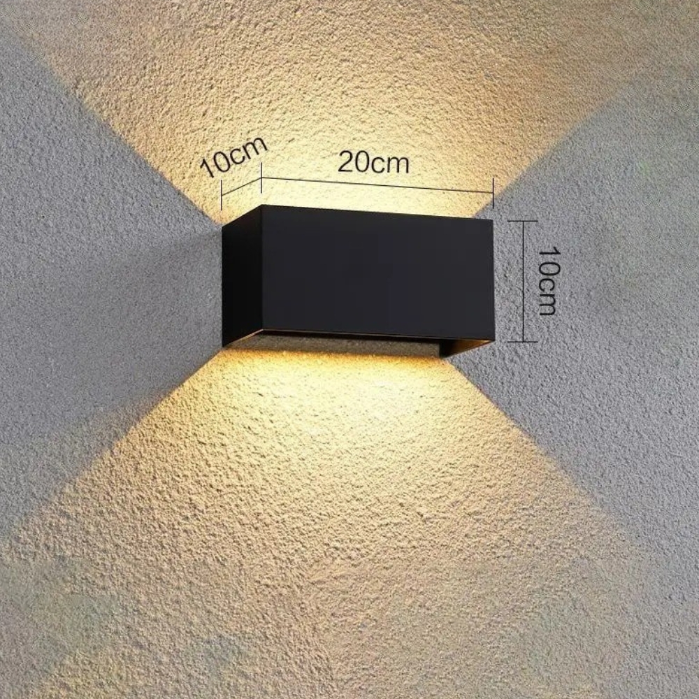 Maßzeichnung der schwarzen Auf-Ab-Wandleuchte mit 20 x 10 x 10 cm