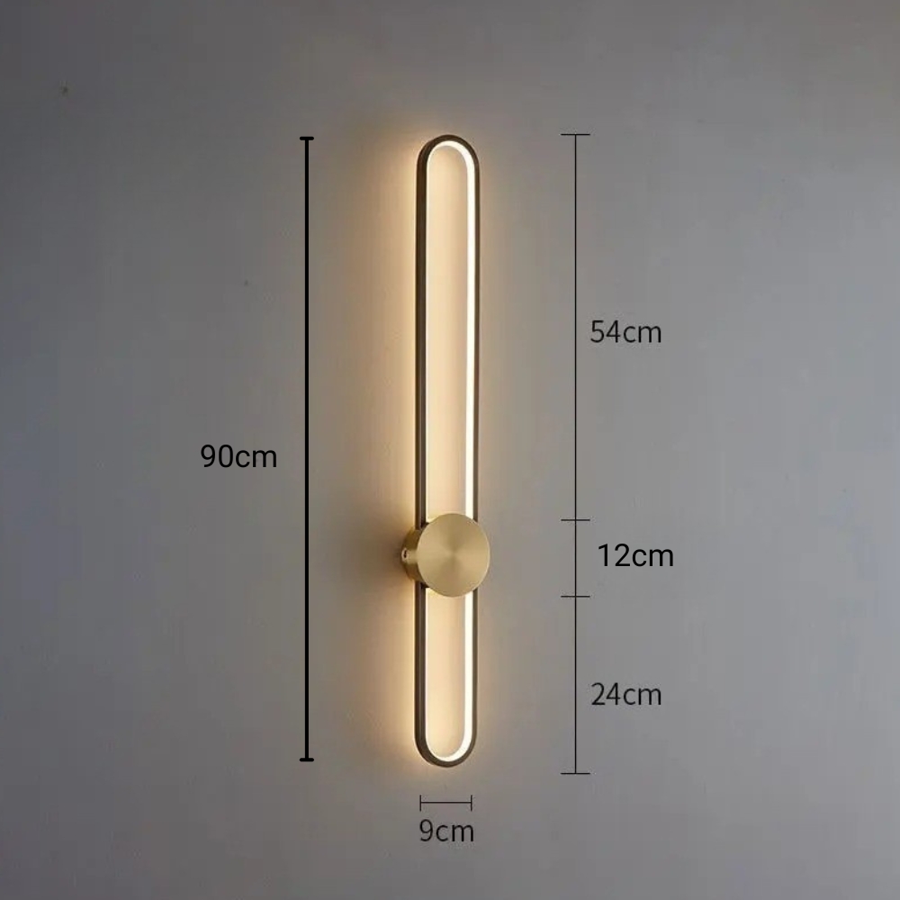 Ovale LED-Wandleuchte mit goldenem Knopf, eingeschaltet, mit Maßangaben