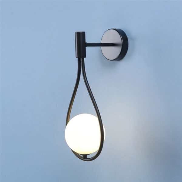 Design-Wandleuchte hängender Globus Tropfenform