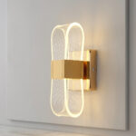 Wandleuchte aus goldenem Metall mit schleifenförmigem Acryldiffusor