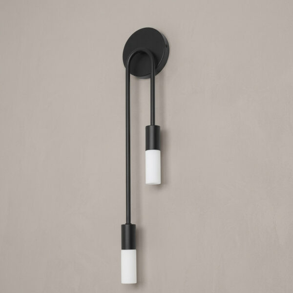 Moderne und elegante Wandleuchte mit asymmetrischen Doppelarmen