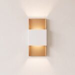 Design-Wandleuchte mit Doppellichtstrahl aus goldenem Metall