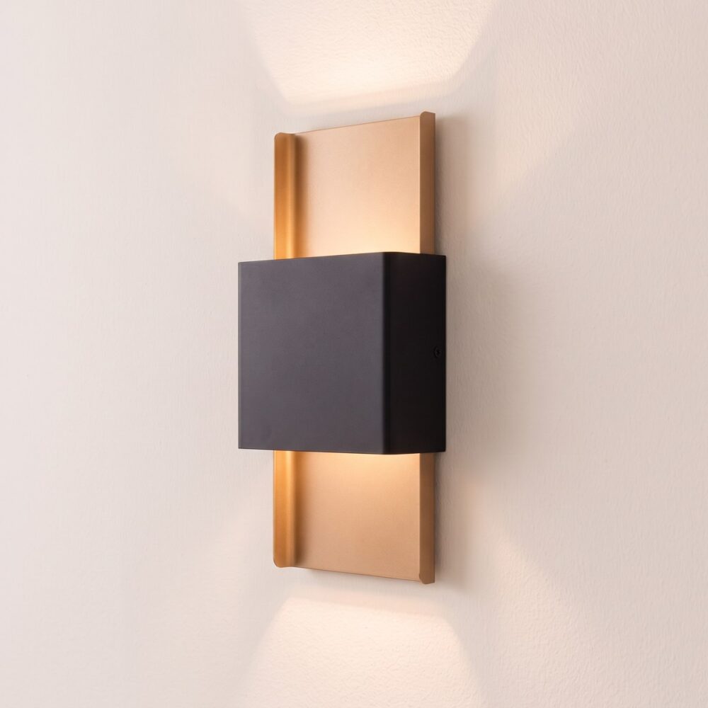 Design-Wandleuchte mit Doppellichtstrahl aus goldenem Metall