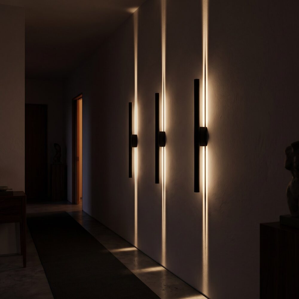 Schmale und elegante Designer-Wandleuchte aus Metall