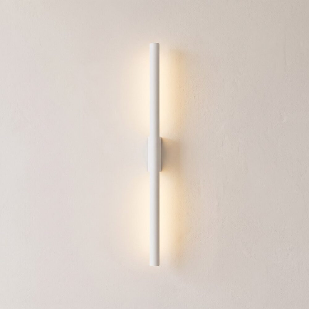 Schmale und elegante Designer-Wandleuchte aus Metall