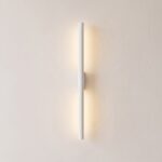 Schmale und elegante Designer-Wandleuchte aus Metall