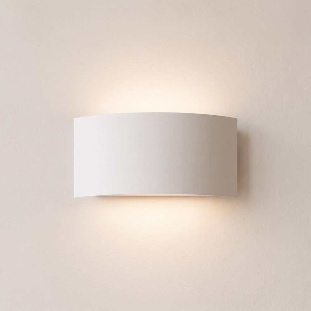 Design-Wandleuchte, geschwungenes Rechteck aus Stahl