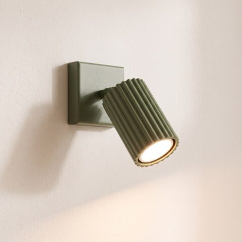 Moderne Wandleuchte mit verstellbarem Spot in Trendfarben