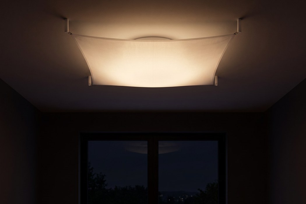 Deckenleuchte Lichtsegel aus weißem Stoff, 105 x 80 cm
