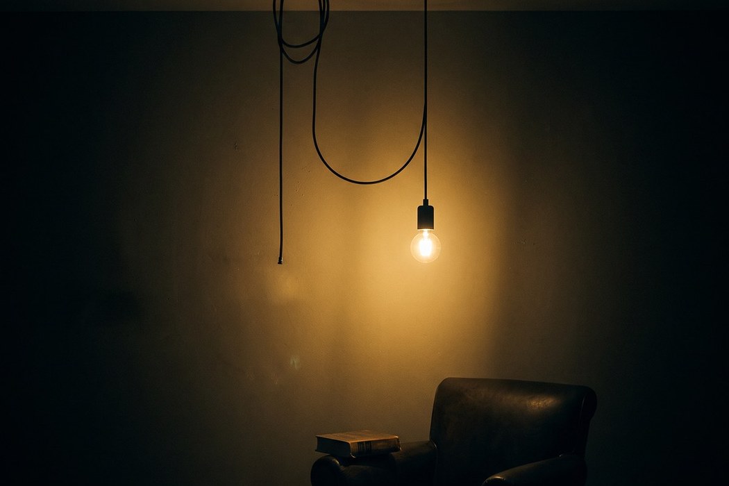 Pendelleuchte Lampe an schwarzem Textilkabel
