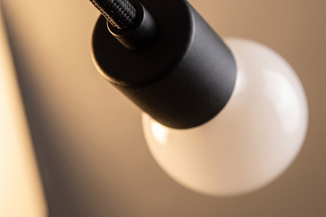 Pendelleuchte Lampe an schwarzem Textilkabel