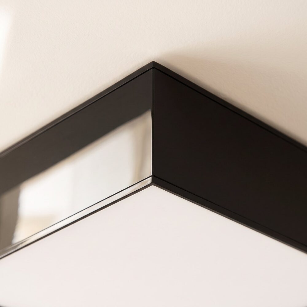 Flache quadratische Deckenleuchte, weißer Diffusor, 55 cm