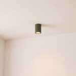 Moderne grüne Deckenleuchte aus geriffeltem Aluminium