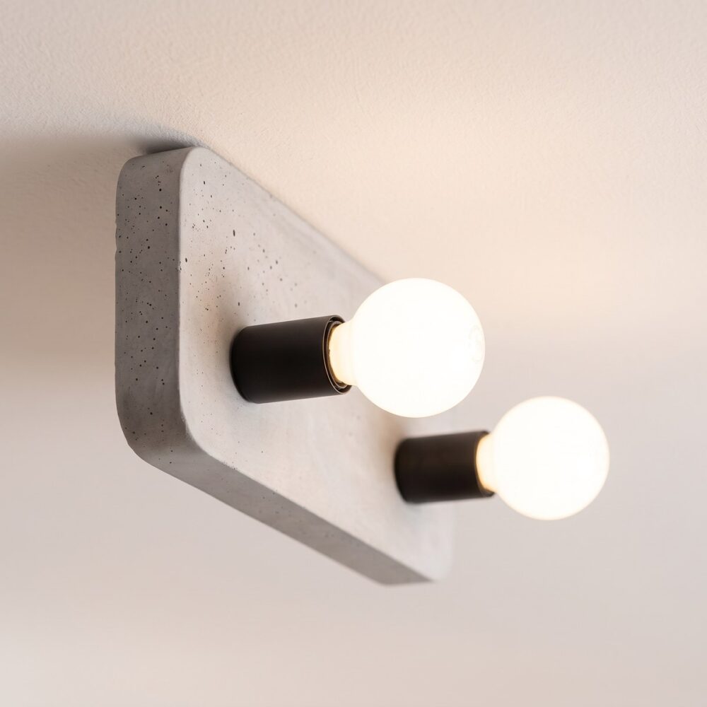 Industrieller Deckenstrahler aus Beton und Metall