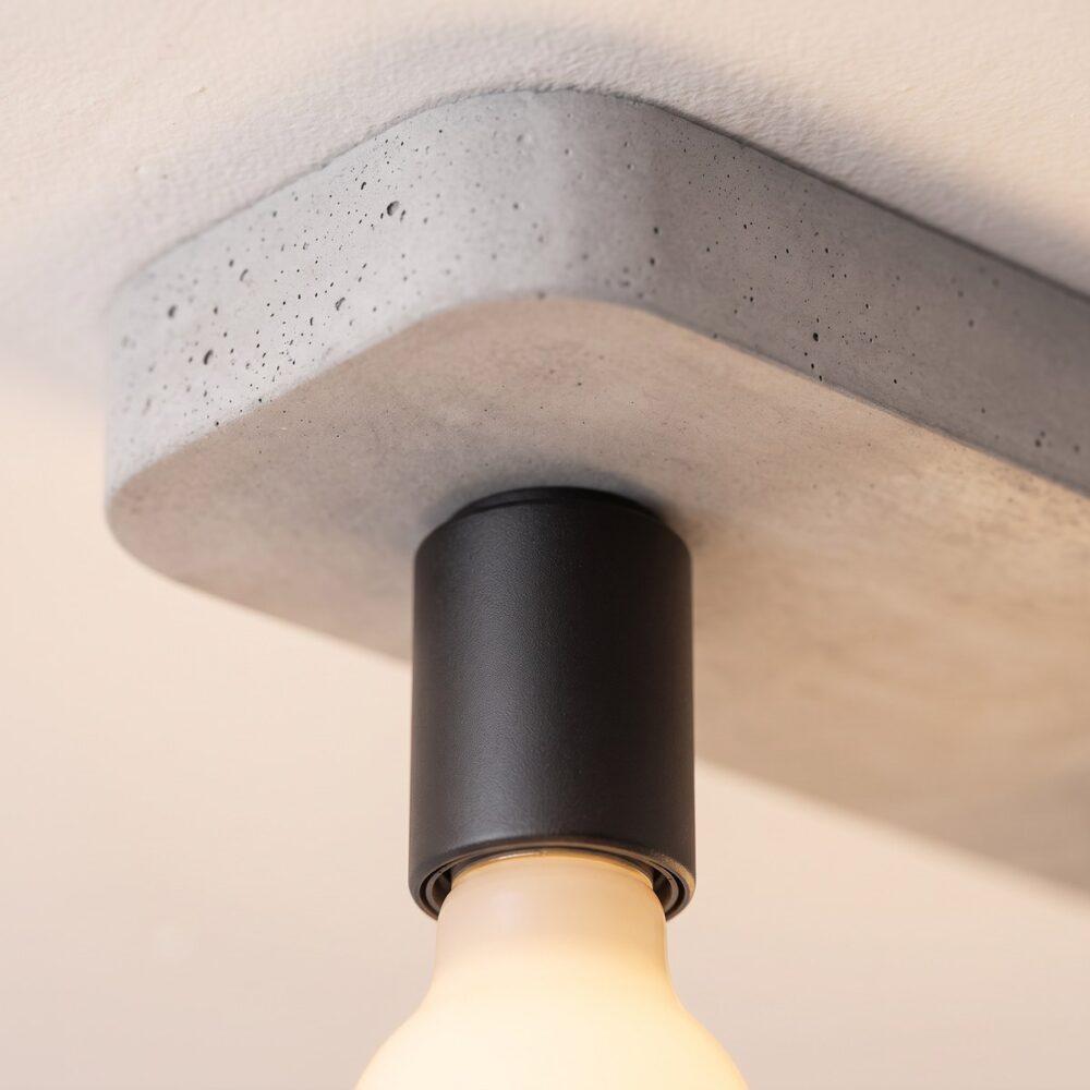 Industrieller Deckenstrahler aus Beton und Metall