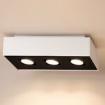 Deckenstrahler mit 3 Spots in rechteckigem Gehäuse