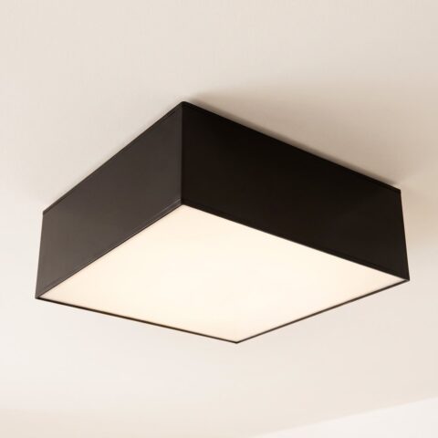 Flache quadratische Deckenleuchte mit weißem Diffusor