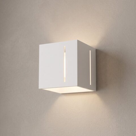 Würfel-Wandleuchte aus Aluminium mit Lichtschlitzen, 3 Farben
