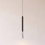 Hängeleuchte schlanke schwarze Röhre mit Metallspitze