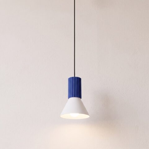 Mediterrane Pendelleuchte in Blau und Weiß
